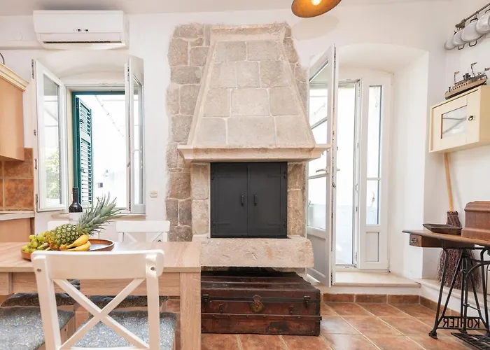 Lägenhet Antique Beautiful In Center With Terrace & Sea View