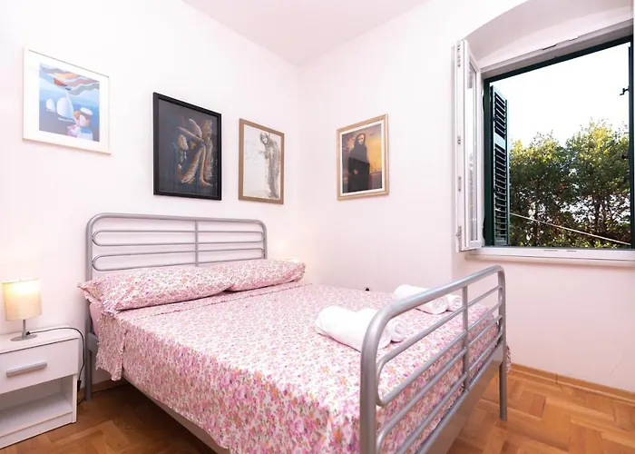 Antique Beautiful In Center With Terrace & Sea View Lägenhet *