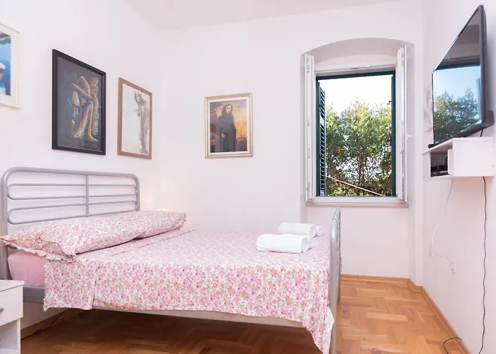 Antique Beautiful In Center With Terrace & Sea View Lägenhet Split