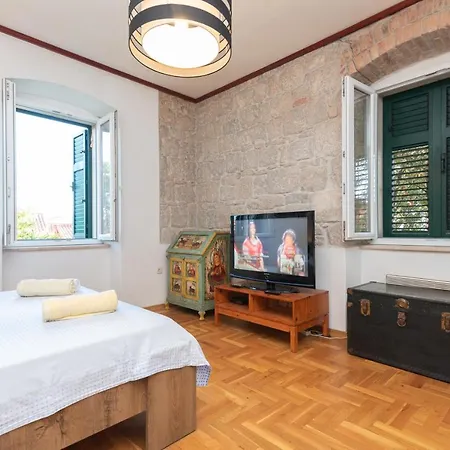 Antique Beautiful In Center With Terrace & Sea View * 스플리트