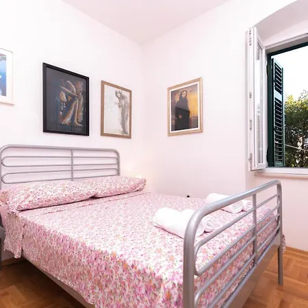 Antique Beautiful In Center With Terrace & Sea View Apartment *
