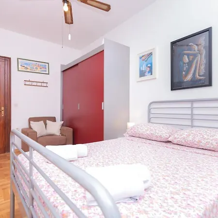 Antique Beautiful In Center With Terrace & Sea View 스플리트