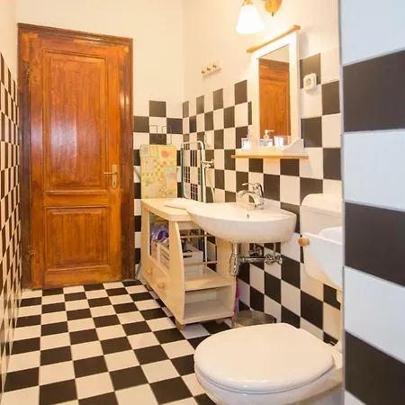 Antique Beautiful In Center With Terrace & Sea View Сплит