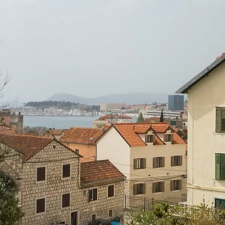 Antique Beautiful In Center With Terrace & Sea View Апартаменты