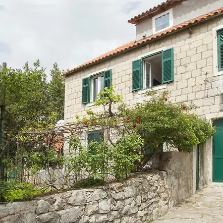 Апартаменты Antique Beautiful In Center With Terrace & Sea View Сплит