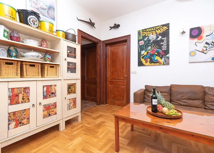 Antique Beautiful In Center With Terrace & Sea View 公寓