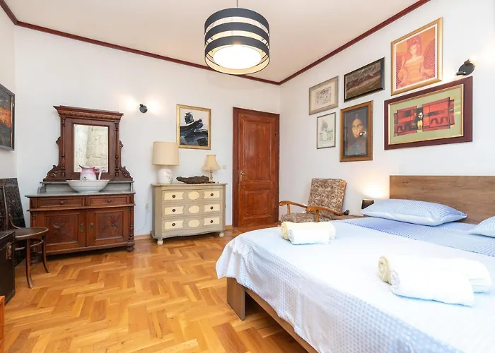 Antique Beautiful In Center With Terrace & Sea View 斯普利特