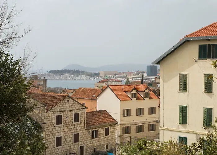 Antique Beautiful In Center With Terrace & Sea View 公寓